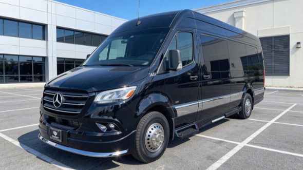 10 passenger sprinter van laredo
