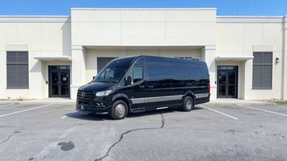 laredo 15 passenger sprinter van