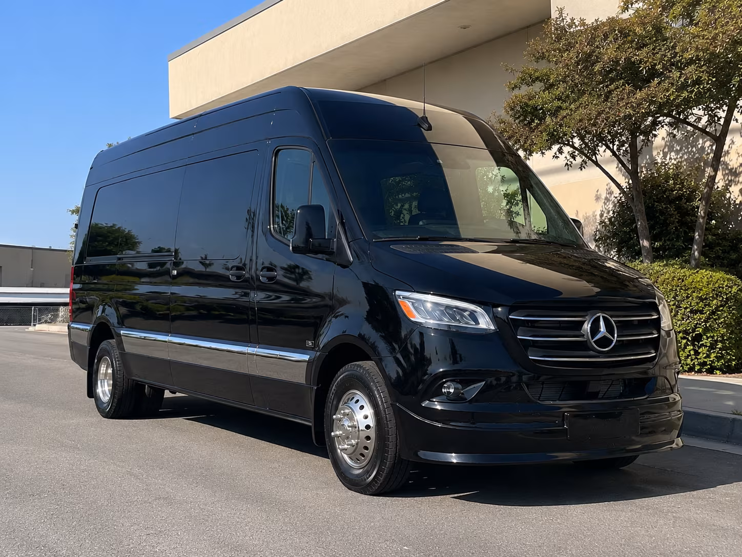 laredo 15 passenger sprinter van