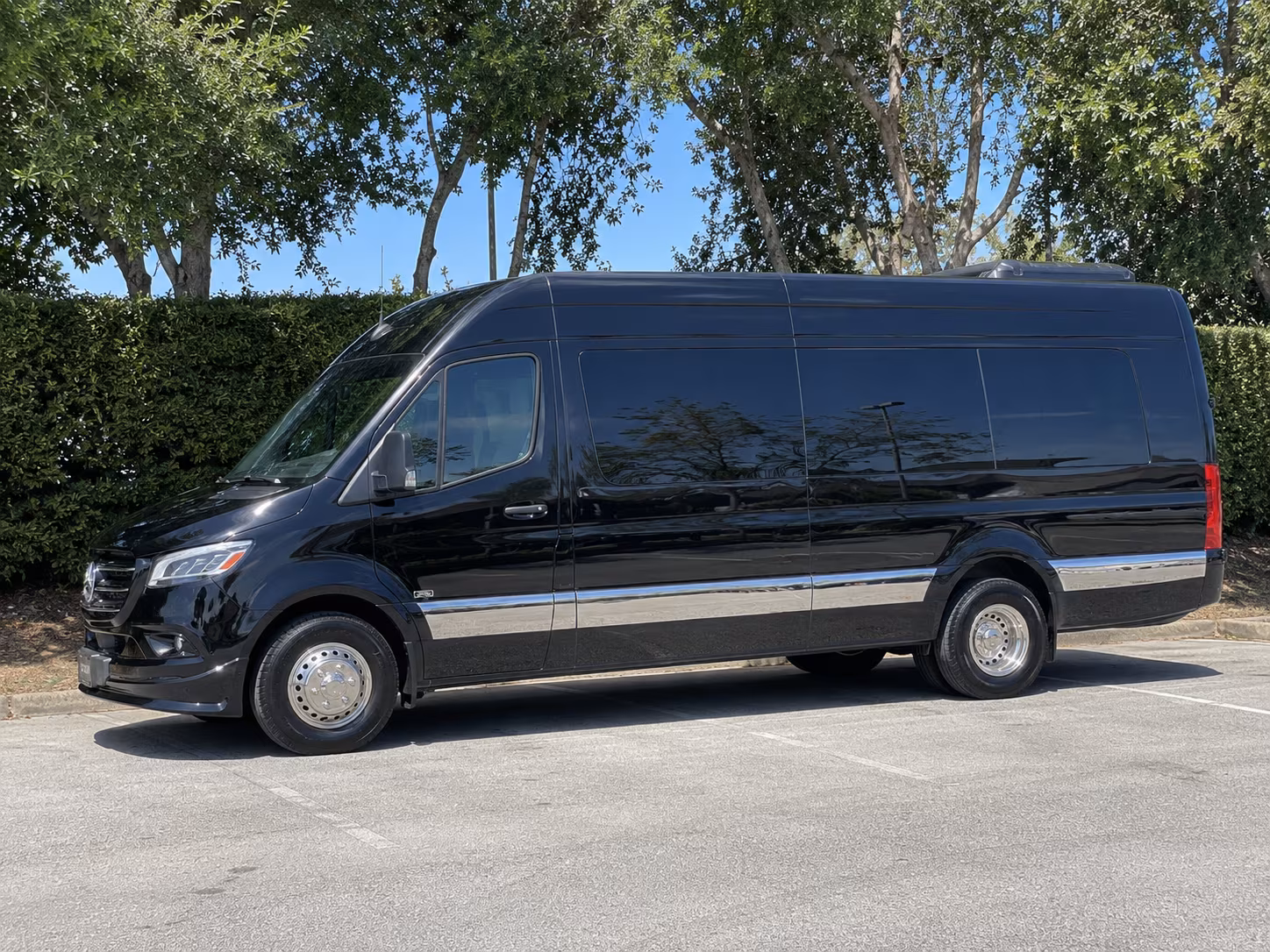 laredo 8 passenger sprinter van