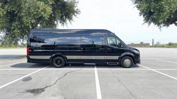 sprinter limousine laredo